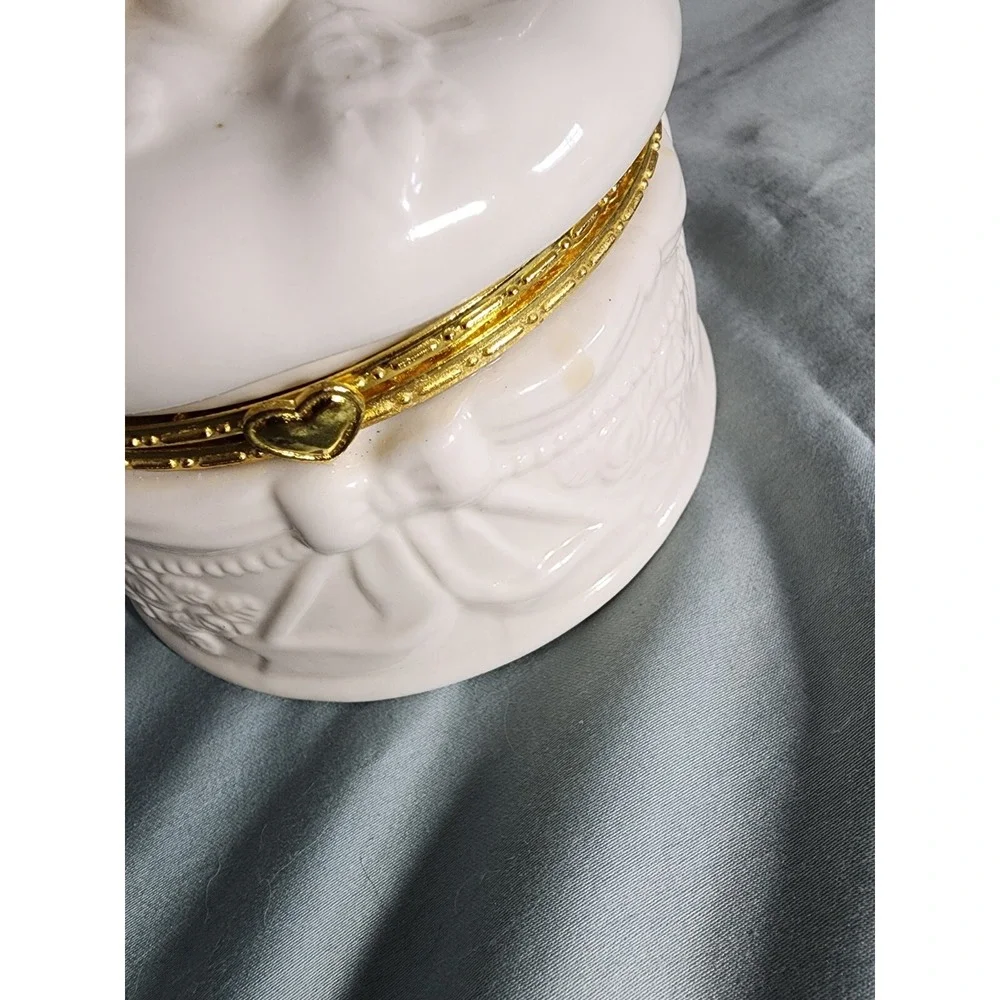 Angel Cherub Bird Figurine‎ Trinket / Jewelry Box With Gold Trim